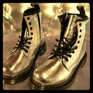 🔥Dr Martens Silver boots new kids US2 UK1 $42
